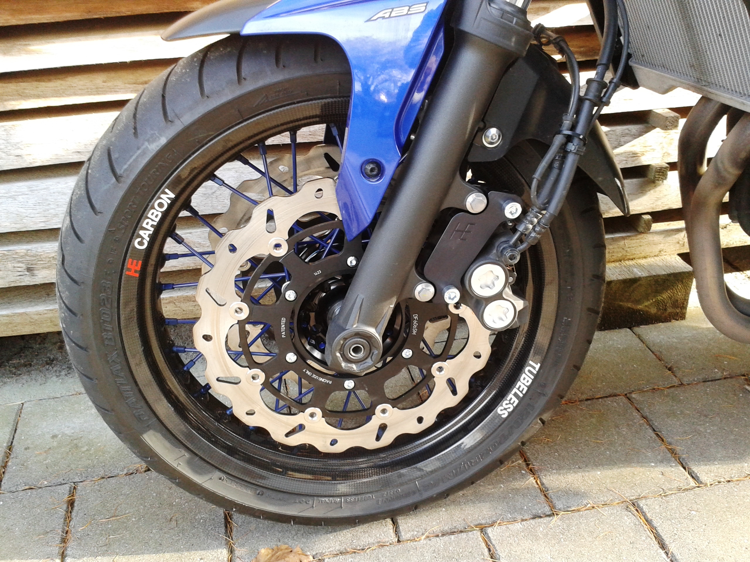 Yamaha MT07 Speicher�der vorne links